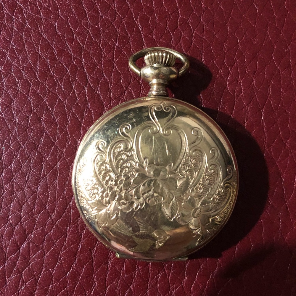 Ladies antique pocket watch/locket